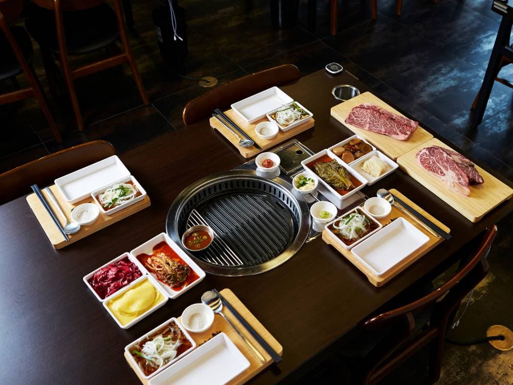 How to Dine out: Essential Korean Phrases & Tips