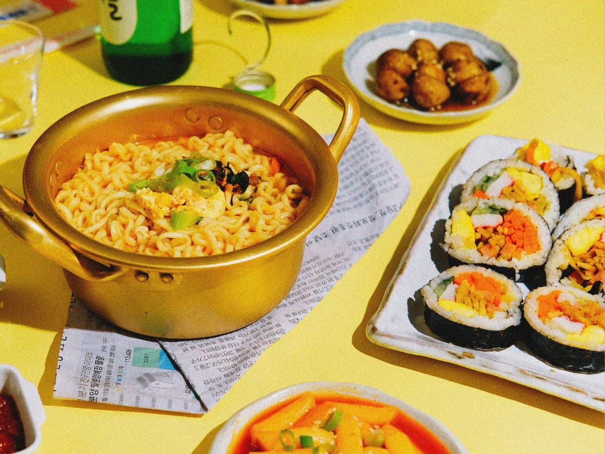 kimbap with ramyeon