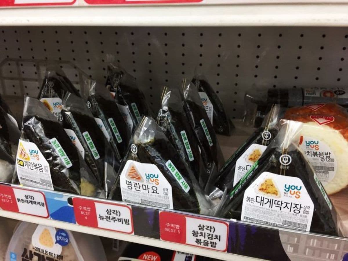 samgak kimbap at korean convenience store at night