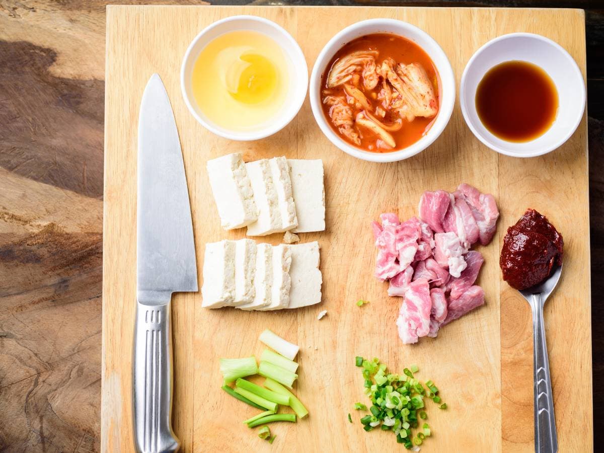 Kimchi stew ingredients