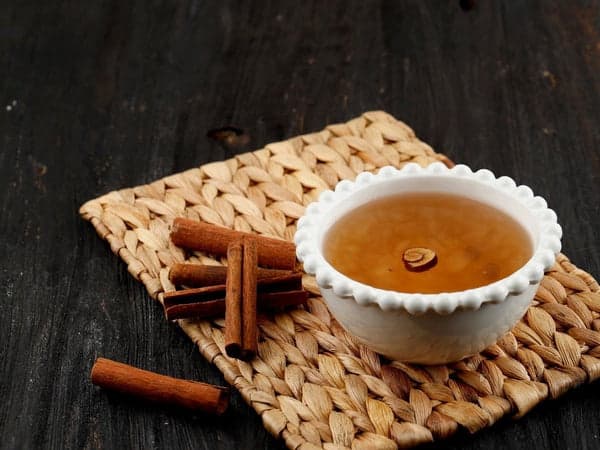 sujeonggwa and cinnamon sticks